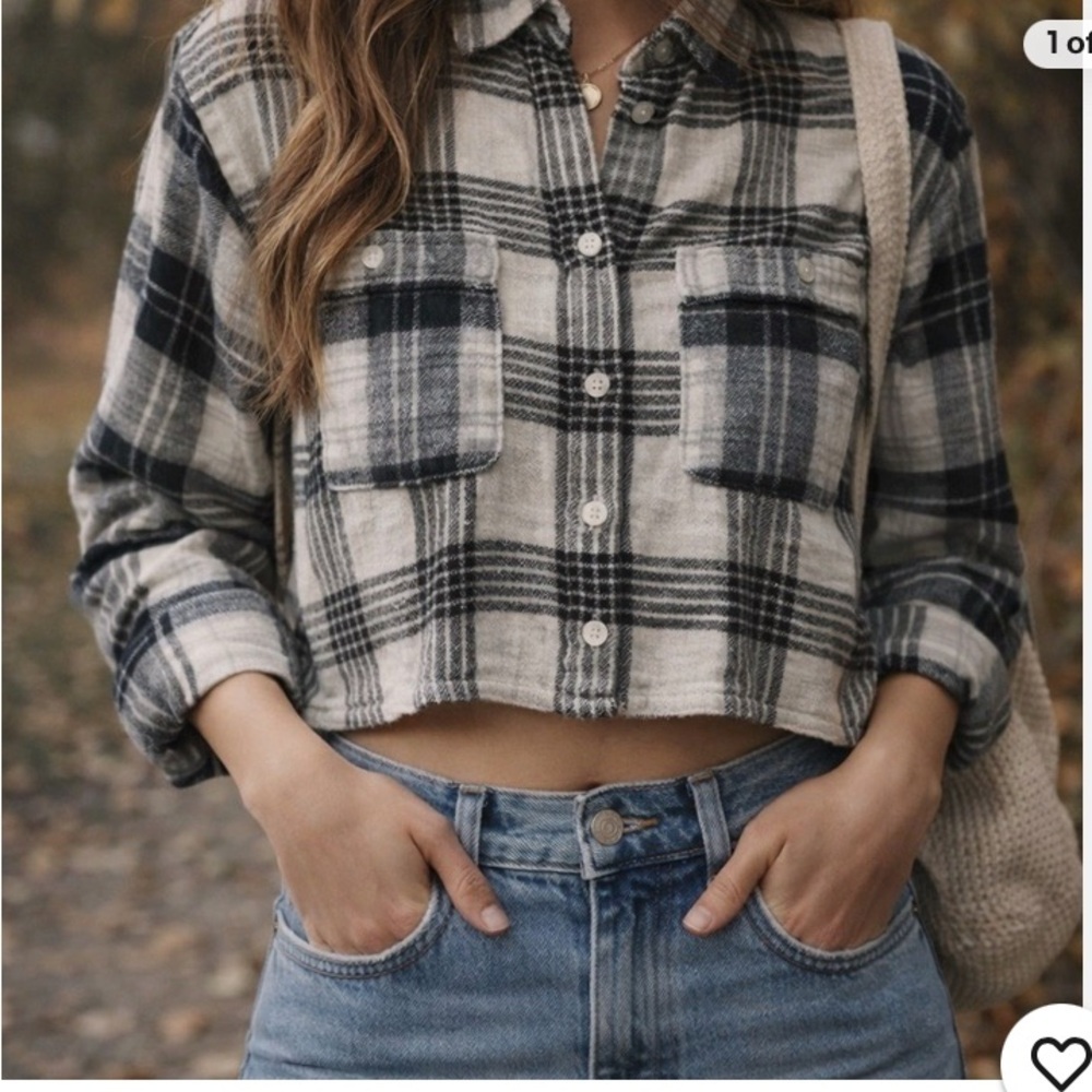 American Eagle Outfitters Black/White Plaid Flannel Shirt, Size M